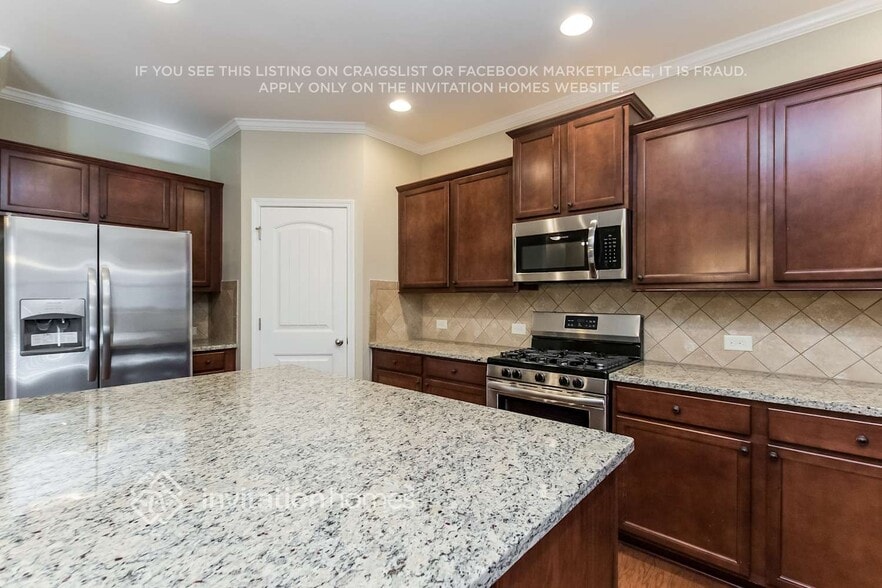 Building Photo - 5735 Aspen Dr