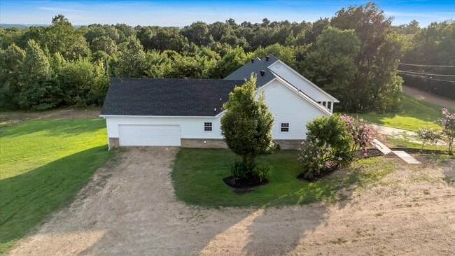 Building Photo - Spacious 5-Bedroom Home on 1.5+ Acres in West Side School District