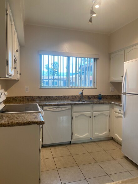 Building Photo - 7856 E Linden Pl