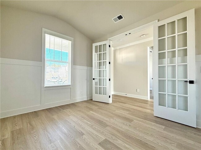 Building Photo - 3227 Madeira Dr