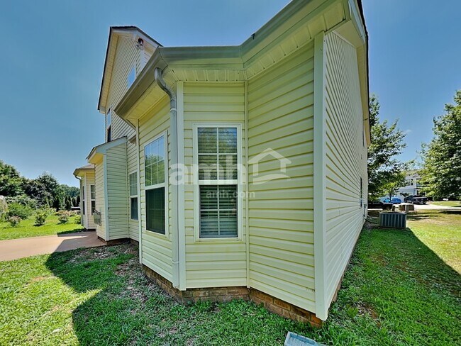 Building Photo - 925 Southridge Dr