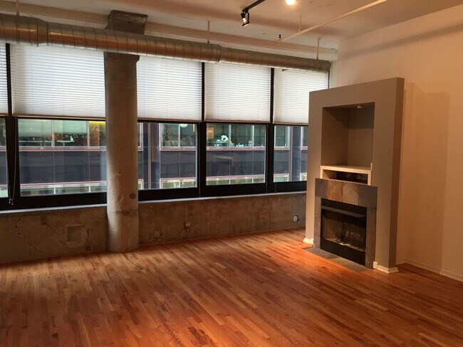 Building Photo - 130 S Canal St