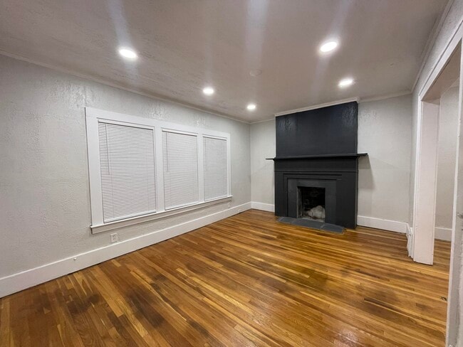 Building Photo - 3257 Blaine St