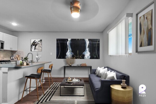 Primary Photo - 902 Romeria Dr