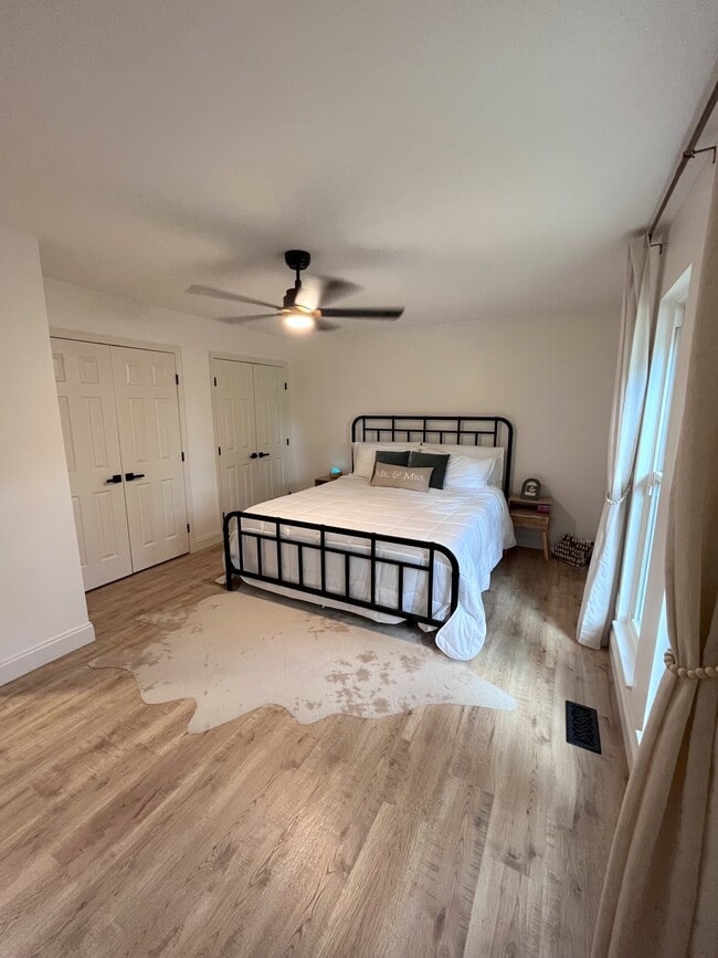 Building Photo - 1140 Park Hill Cir