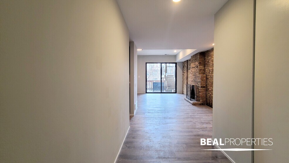 Building Photo - 604 W Surf St