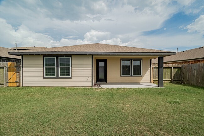 Building Photo - 14519 Sweetwater Dr