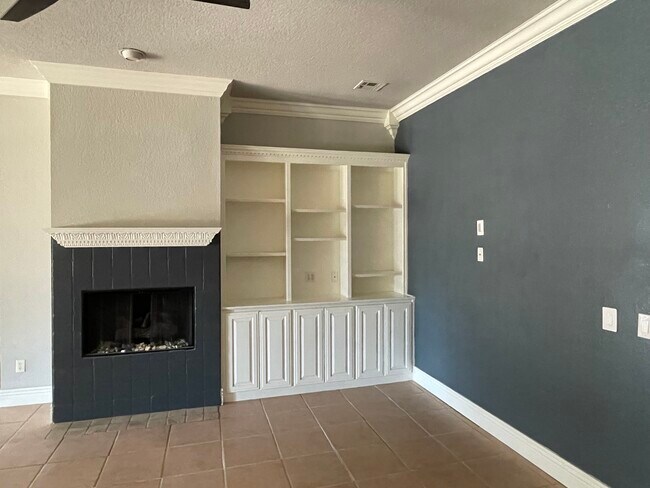 Building Photo - 602 Paradise Way