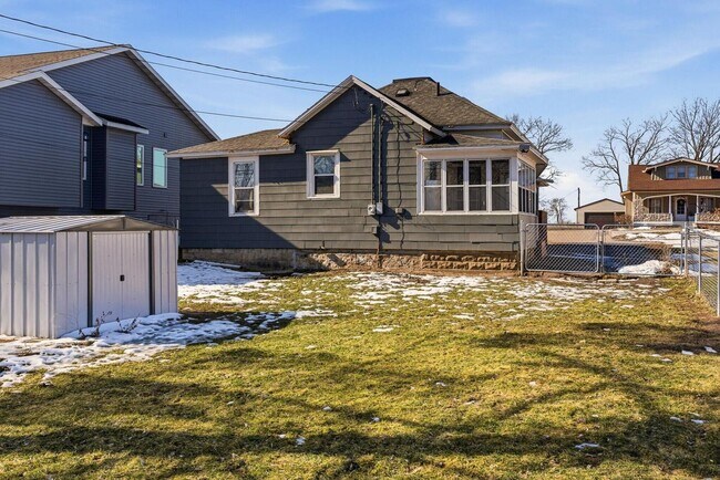 Building Photo - Beautiful, Remodeled Onalaska HOME for Rent!