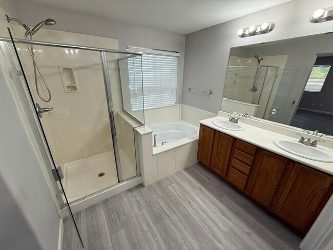 Building Photo - 94 Venus Court