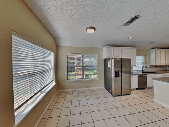 Building Photo - Move-In Special: $500 off the first full m...