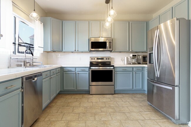 Building Photo - Beautifully updated rental on Pony Gulch