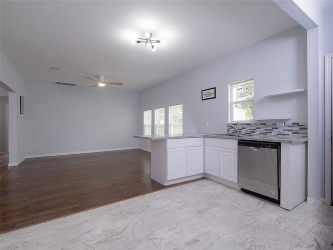 Building Photo - 2703 Areba St