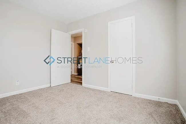 Building Photo - 4443 Sims St