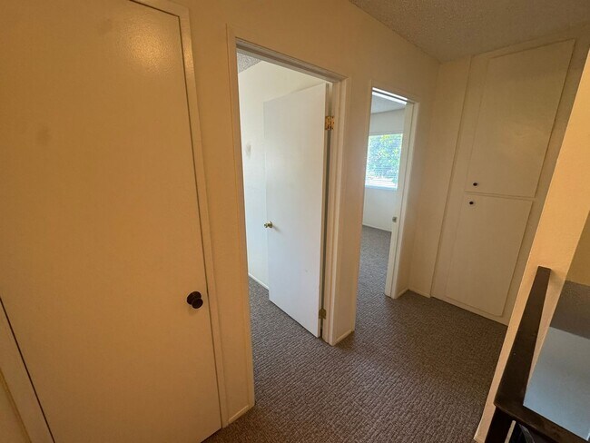 Building Photo - Updated 2 Bed / 1 Bath Condo in Lakeside