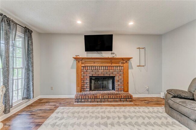 Building Photo - 58 Regent Ct