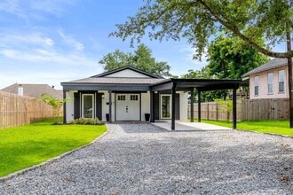 Building Photo - 503 W Sallier St