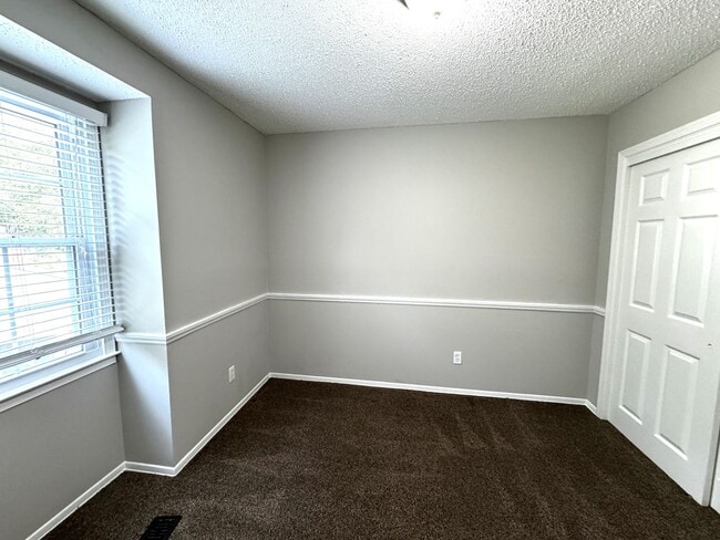 Building Photo - 3995 Valley Ct