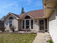 Building Photo - AVAILABLE 1/1/2026- 3 Bedroom / 2 Full Bath Home in Englewood!