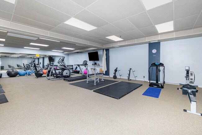 Building Photo - 323 E 2nd St