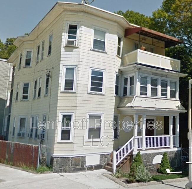 Building Photo - 4 Glenway St