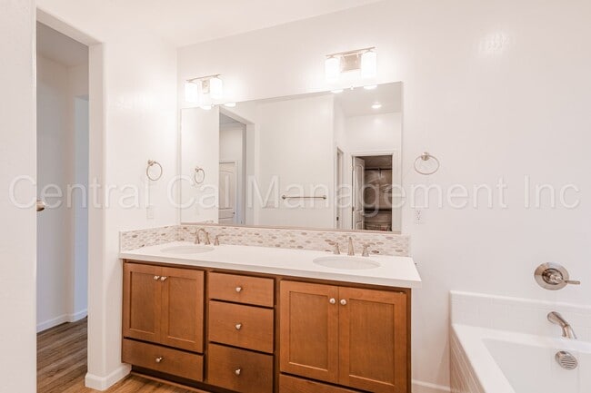 Building Photo - 15810 Cole Brk Ct