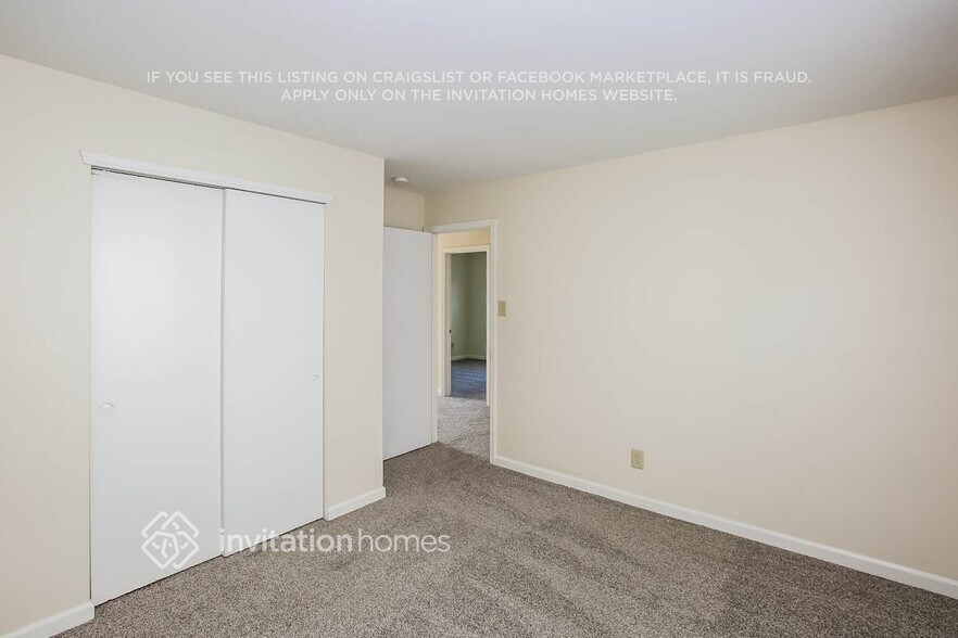 Building Photo - 866 Plaza Walk Dr