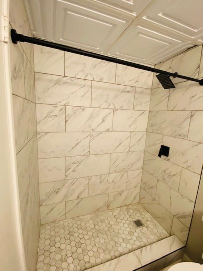 Building Photo - University Towers #318 - Bright and open studio with in-unit kitchen & bath available JUNE 2026!