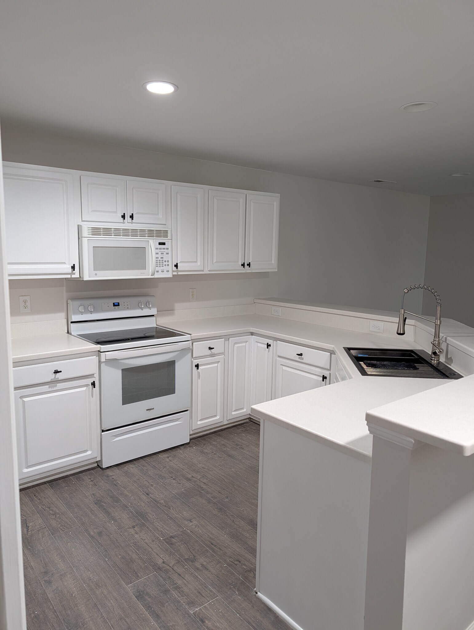 New counters and Sink - 5004 Hunters Trail