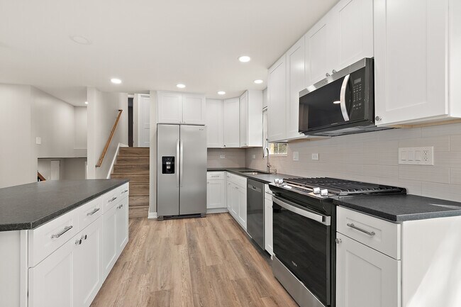 Building Photo - 9313 W 147th St