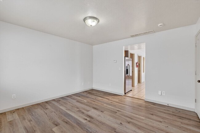 Building Photo - Must-See Apartment in Pheasant Ridge  Pocatello!