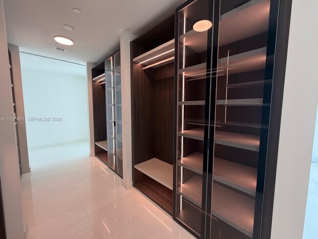 Building Photo - 300 Biscayne Blvd Way