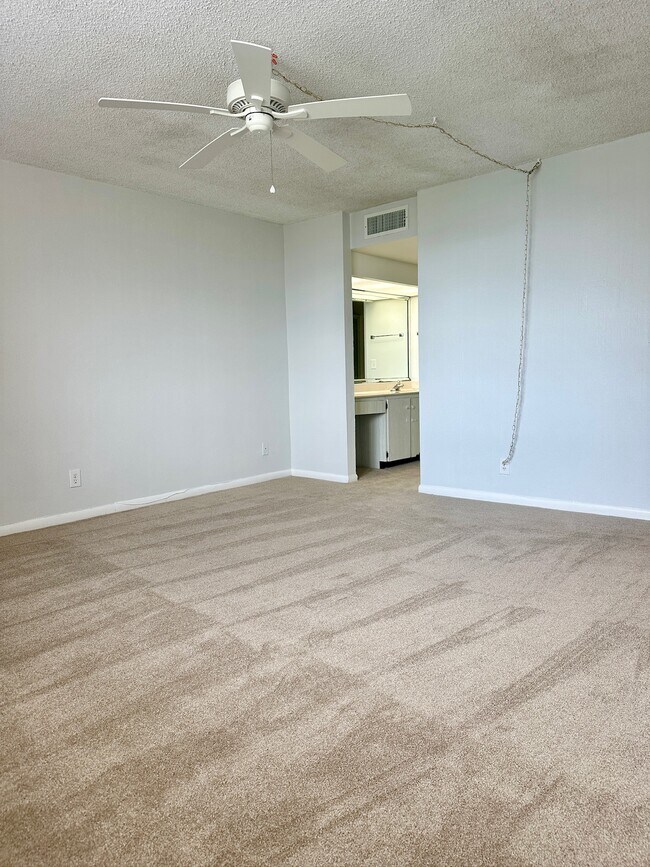 Building Photo - 2617 Cove Cay Dr