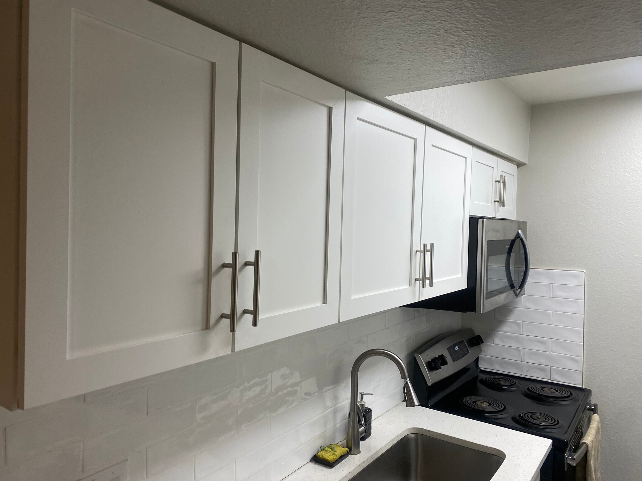 Building Photo - 1330 W Broadway Rd