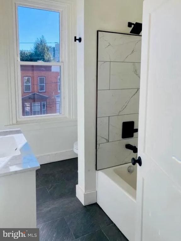 Building Photo - 11 E Walnut St