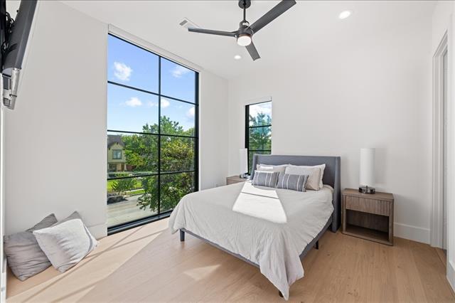 Building Photo - 5839 Richmond Ave