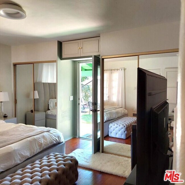 Building Photo - 341 S Rodeo Dr
