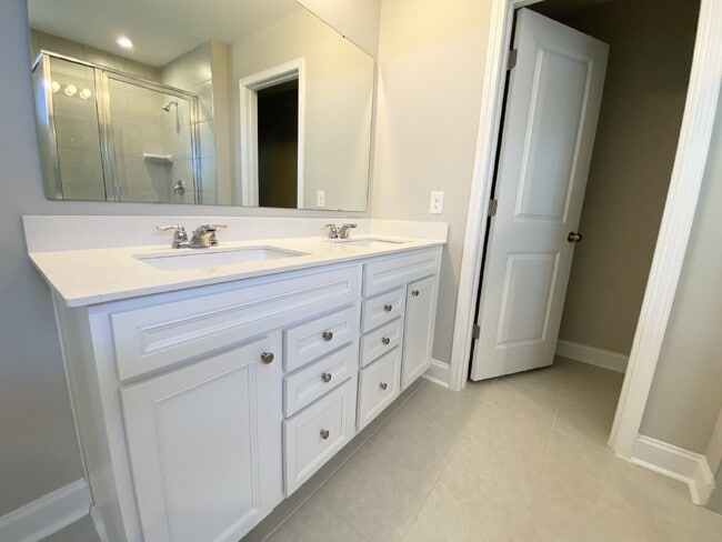 Building Photo - Five Bedroom, Single Family Home in Malind...