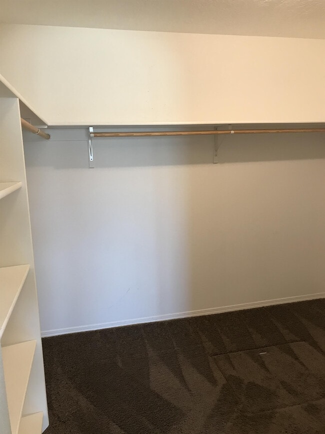 Building Photo - 739 N Pringlewood Pl