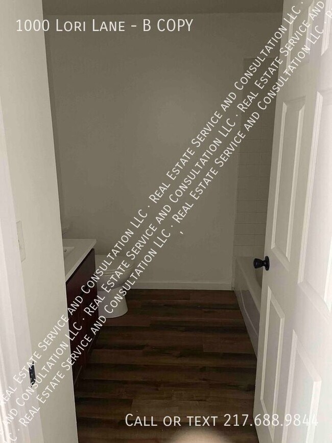 Building Photo - 1000 Lori Ln