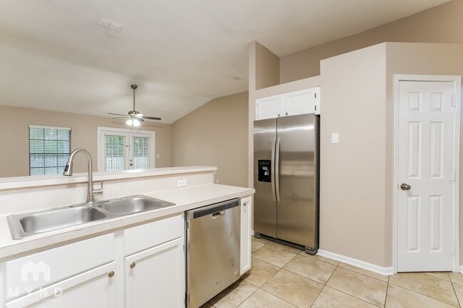 Building Photo - 398 Willow Green Dr