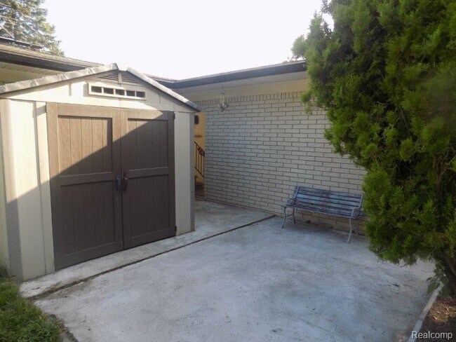 Building Photo - 53400 Tundra Dr