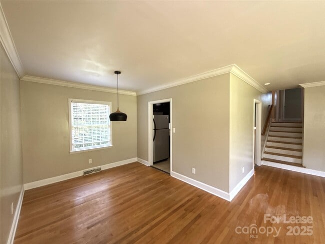 Building Photo - 1127 Queensgate St