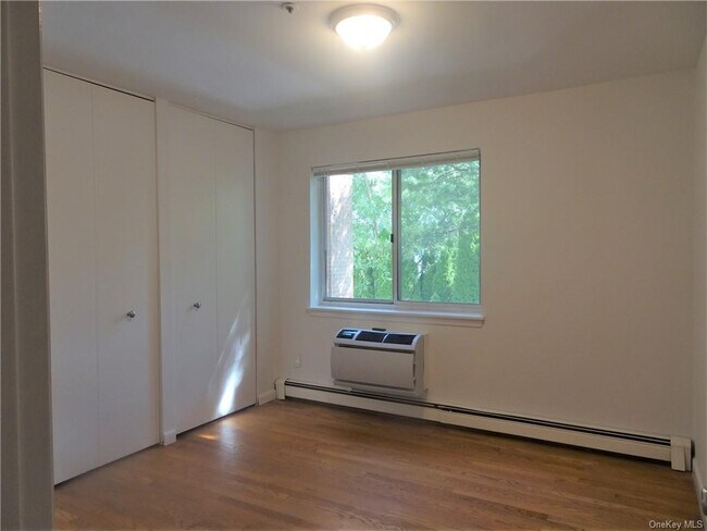 Building Photo - 300 Livingston Ave