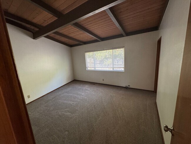 Building Photo - 611 Clubhouse Dr