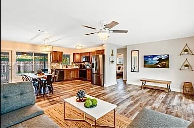 Building Photo - 2233 SE 13th St