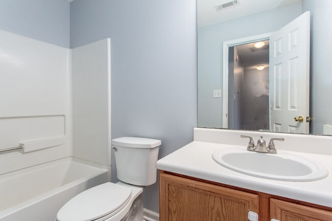 Building Photo - 7220 Oakley Ct