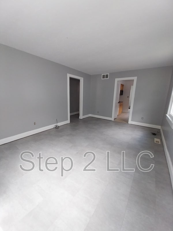 Building Photo - 18420 Parkmount Ave