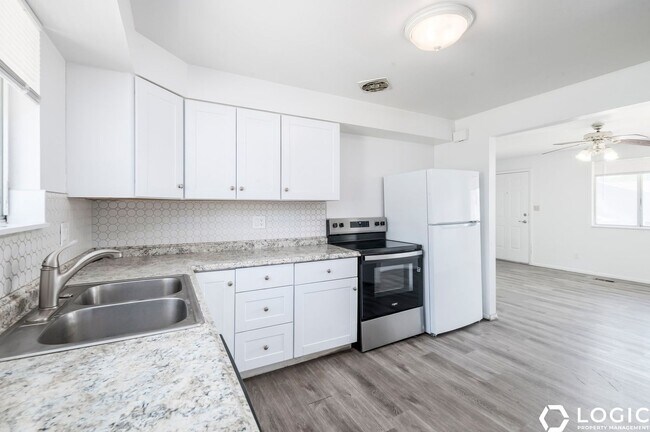Building Photo - 266 N 300 W