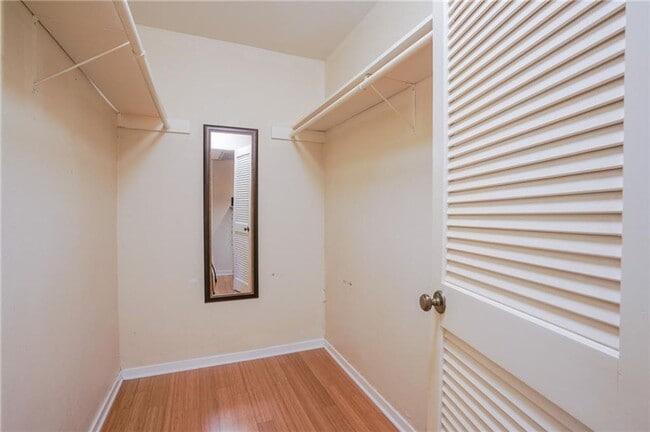 Building Photo - Cozy Studio Home with Fireplace & Walk-In Closet!